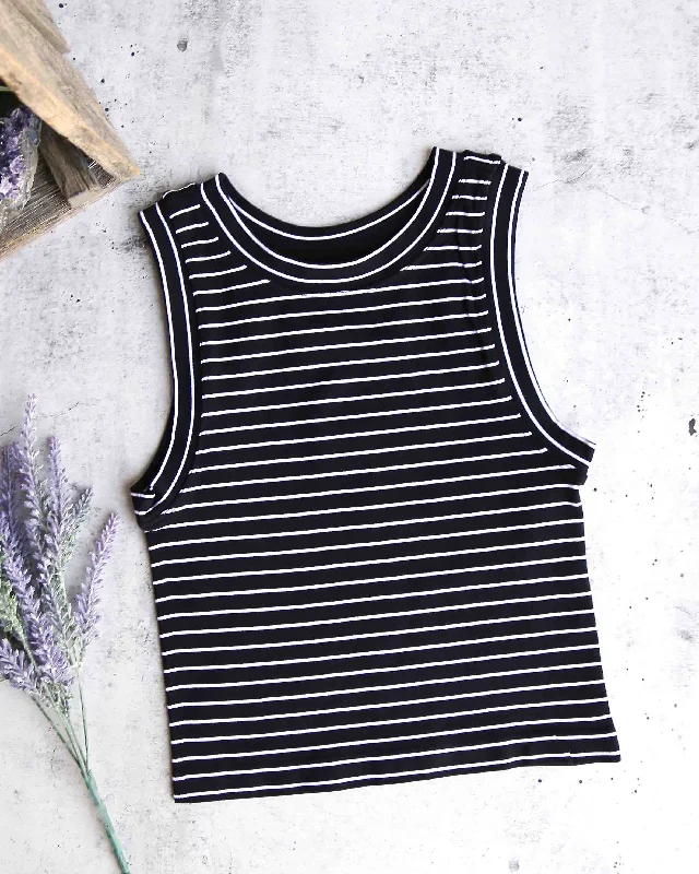 free people - Intimately FP Seamless Stripe Brami Crop Top - black/white Boxy Fit Fitted Loose free people - Intimately FP Seamless Stripe Brami Crop Top - black/white Boxy Fit Fitted Loose